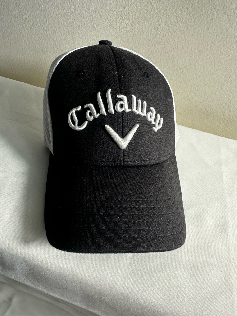 H5. Callaway Black Front White Mesh Logo Baseball Cap